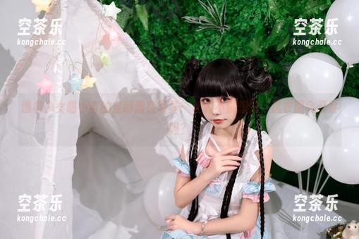 爆机少女喵小吉 爆机少女喵小吉的定制服装写真:让人不禁想问,这衣服会开会吗?