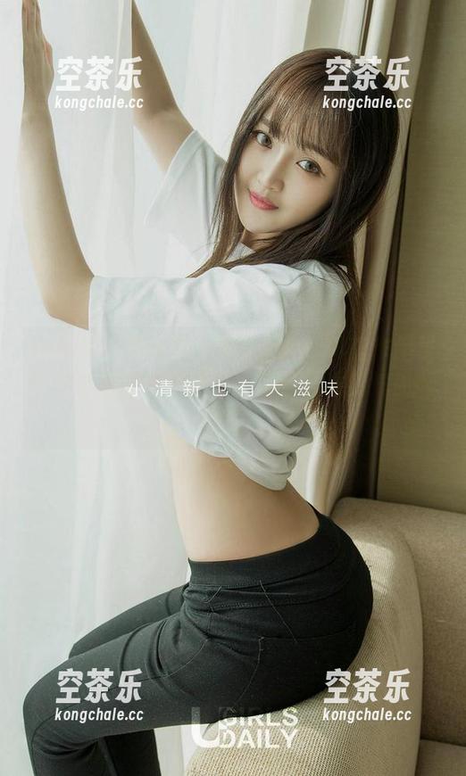爱尤物 - 李丽莎的海边探险：私房作品里整个人都变得浪漫了，我快被她的气质搞晕了。