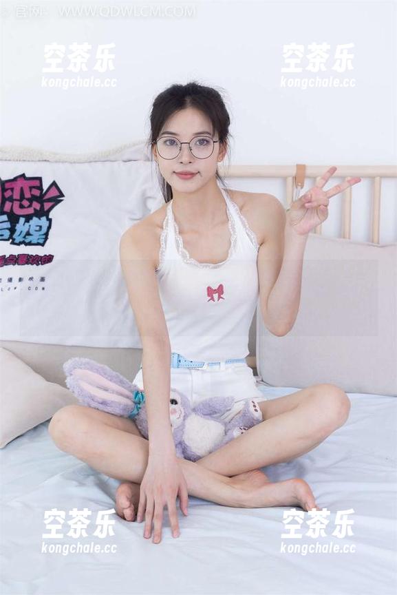 物恋传媒-elise 物恋传媒 - 本年度最佳袜子搭档:Elise的白色棉袜写真,耐磨耐看!