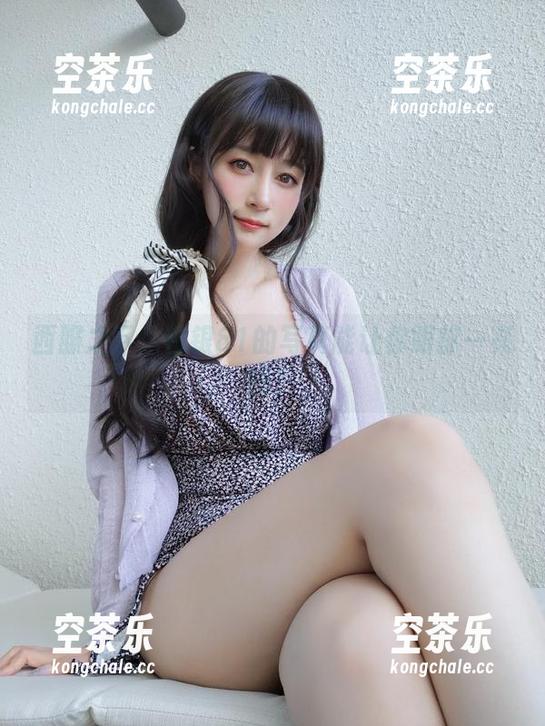 西服之下：白银81的写真能让你眼前一亮吗？