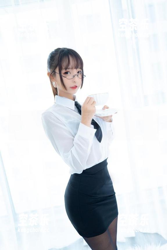 神楽坂真冬在教室：无圣光写真与现实的碰撞
