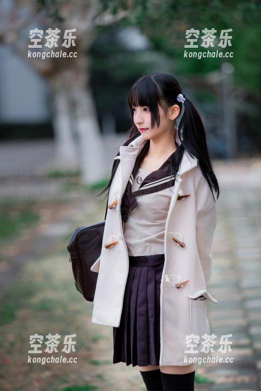 神楽坂真冬 这是什么?最新的神楽坂真冬小小女仆图包,脑海里围绕着甜甜的旋律,就像轻舞在空中。
