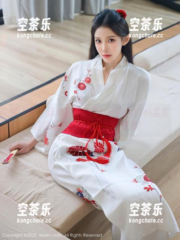 秀人网-FoxYini孟狐狸 秀人网 - 泳池撩妹秘籍——FoxYini孟狐狸的精选套图让你华丽逆袭!
