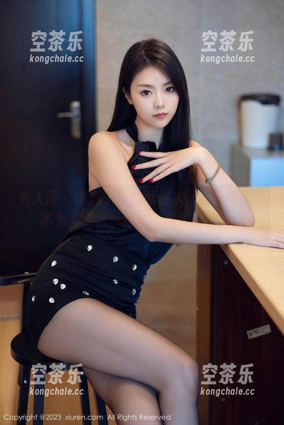 秀人网-娜娜子呀 秀人网 - 娜娜子呀的死库水,照片里藏着不为人知的小细节,图库真给力!