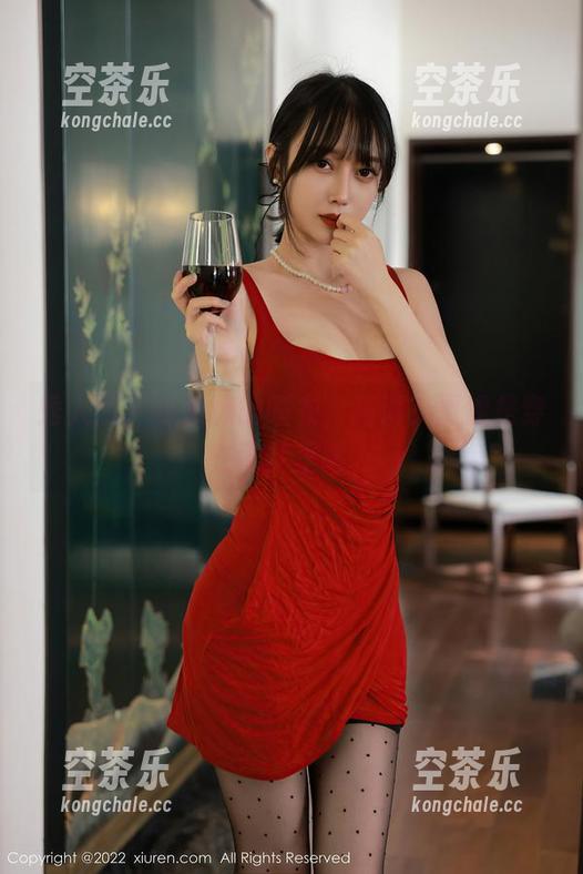 秀人网 - 小紫藤的睡衣，高清？更像是穿在了梦里吧。