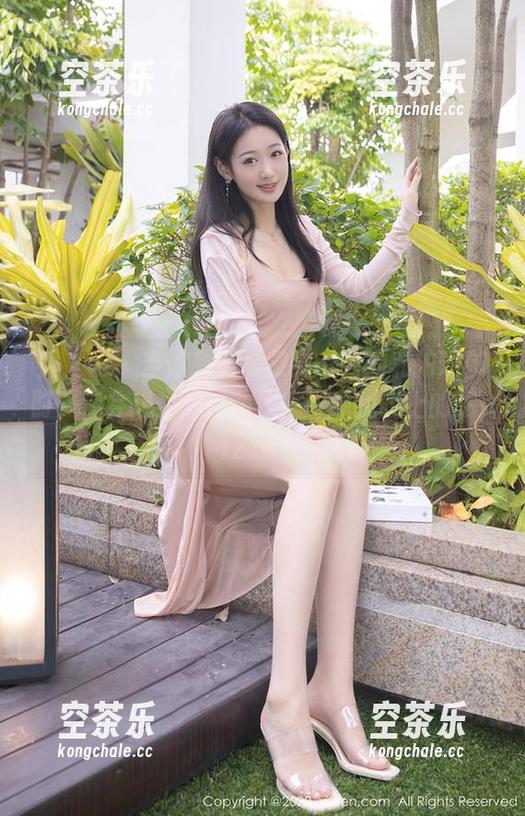 秀人网 - 当你看到徐微微mia的私拍瑜伽时，你会想：她这动作，影响我晚上的吃pizza！