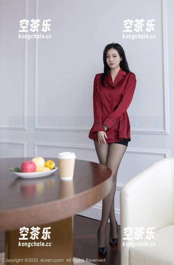 秀人网 - 战姝羽Zina的泳装作品集：每一张都好像在说‘你真应该下载一下’