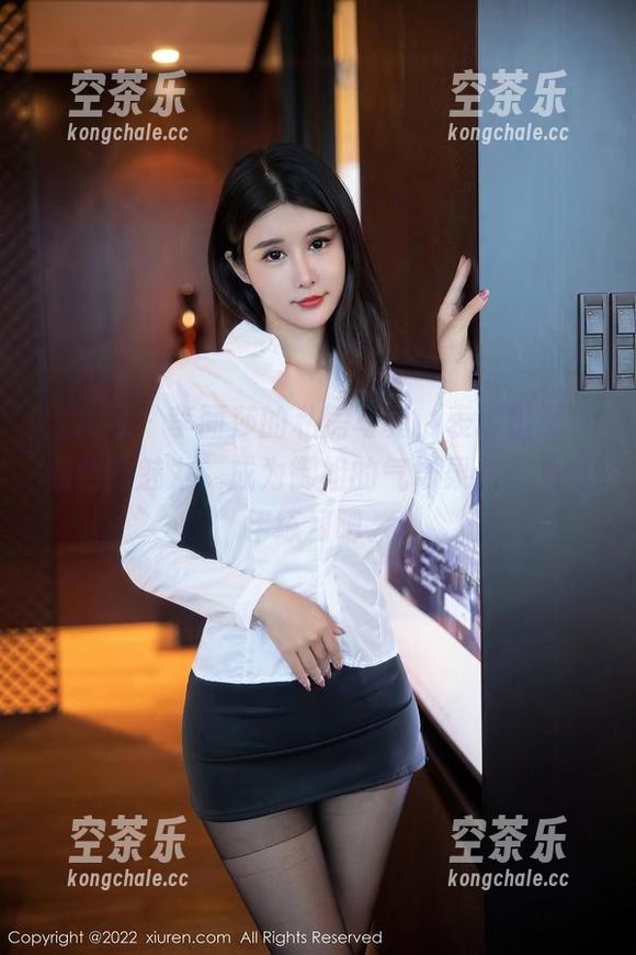 秀人网-李丽莎 秀人网 - 李丽莎的私房写真,表现出那种成熟的魅力,成为御姐的气场果然不负常年练习吧。