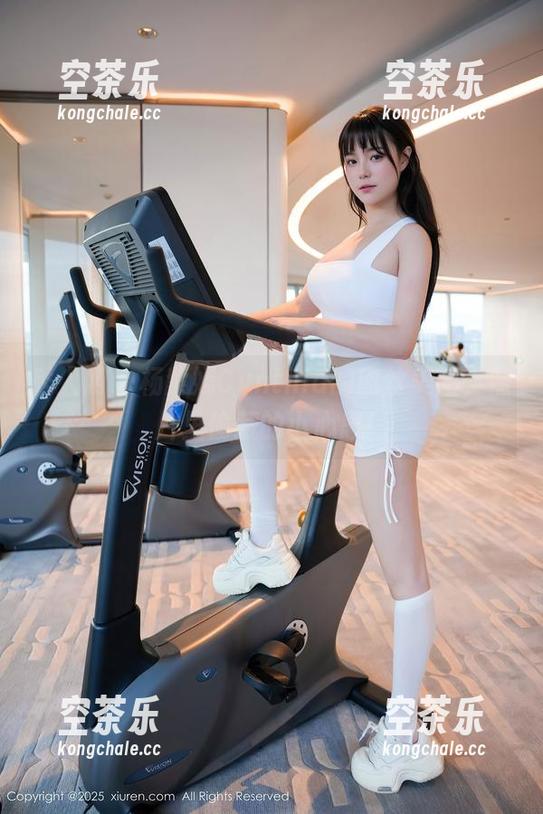 秀人网-杨紫嫣Cynthia 秀人网 - 杨紫嫣Cynthia的肉丝美图,照片里偷藏的小心思!