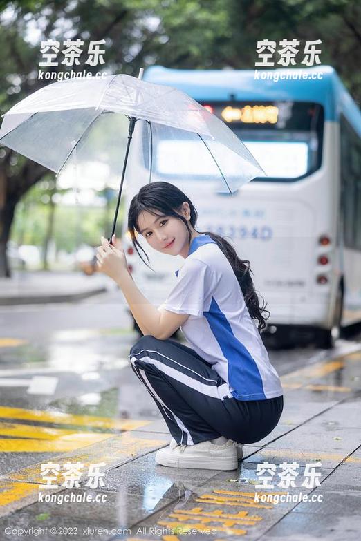 秀人网-油田溪溪 秀人网 - 油田溪溪的美脚定制图集:这大长腿要不要赶紧收藏?