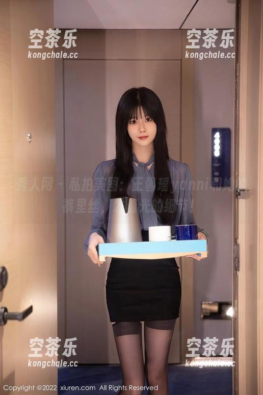 秀人网-王馨瑶yanni 秀人网 - 私拍美图:王馨瑶yanni和她的裤里丝,发着光的细节!