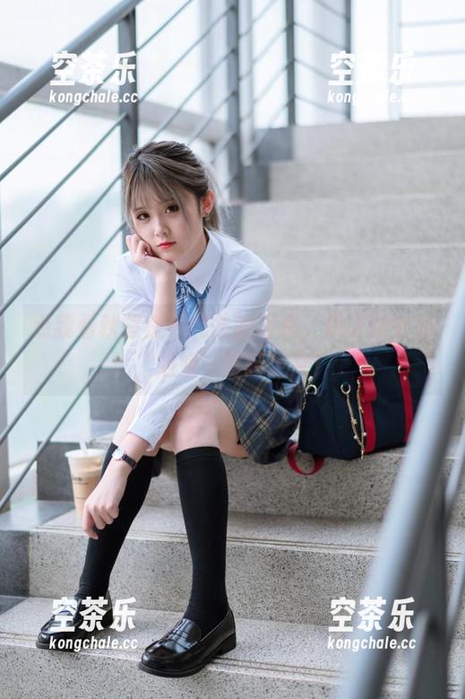 秋楚楚不秃头 点我看秋楚楚不秃头的写真,保证你会对‘姐姐’重新定义!