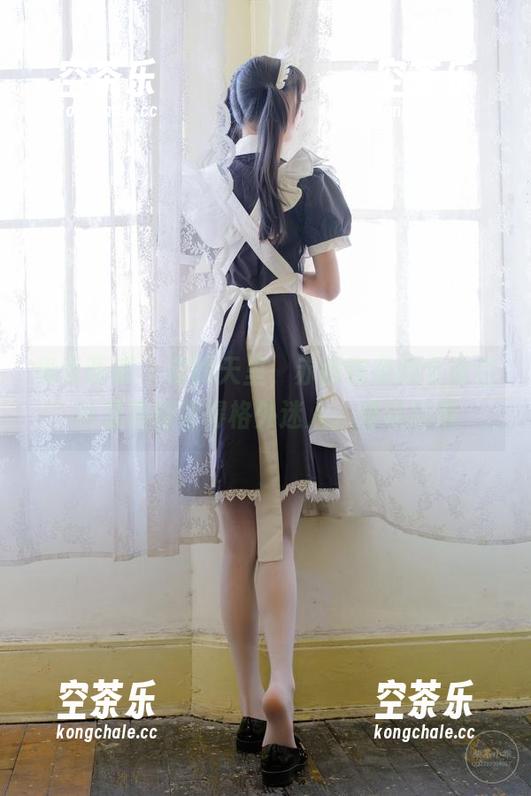 稚乖画册 - 在晴天里，赤西夜夜的全套白丝双马尾变得格外迷人，难以抗拒