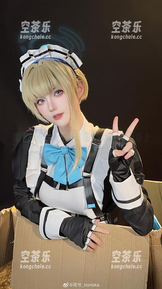 花兮_honoka 原图剖析:牛仔裤在花兮_honoka身上的冷酷与热烈