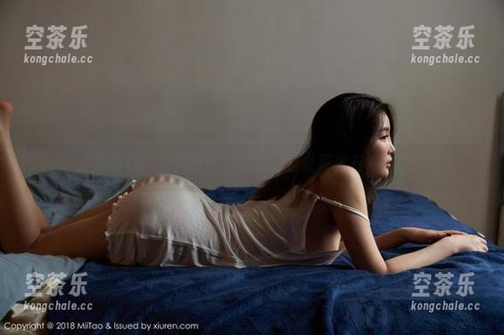 蜜桃社 - 杏子与她的奶牛，全套写真有点意思
