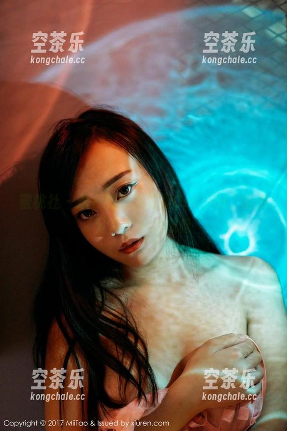 蜜桃社-陆萱萱Cecilia 蜜桃社 - 这一刻的陆萱萱Cecilia,居家分享带来的放松