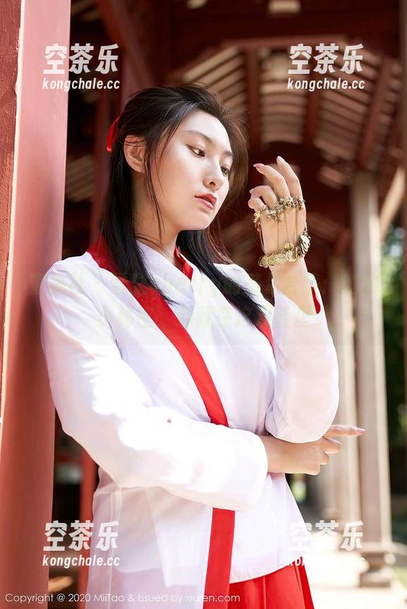 蜜桃社 - 雪梨sherry的美足合集：她的小秘密，都藏在这双鞋里