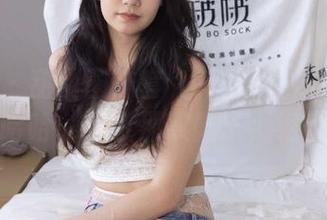 袜啵啵 – 甜甜圈袜套（花絮版）图集精选：哈哈，配上那双鞋子，绝了。