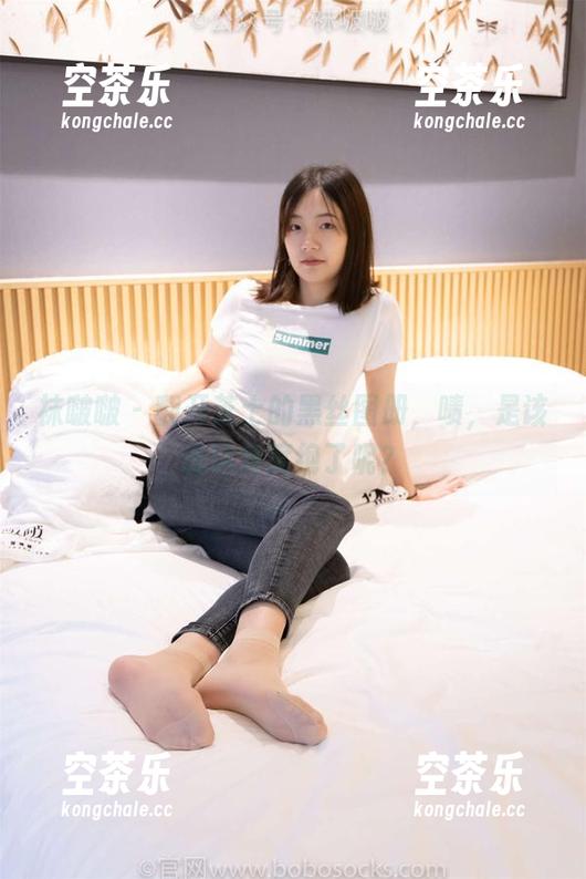 袜啵啵 - 翻开芝士的黑丝图册，啧，是该说这角度绝了呢？