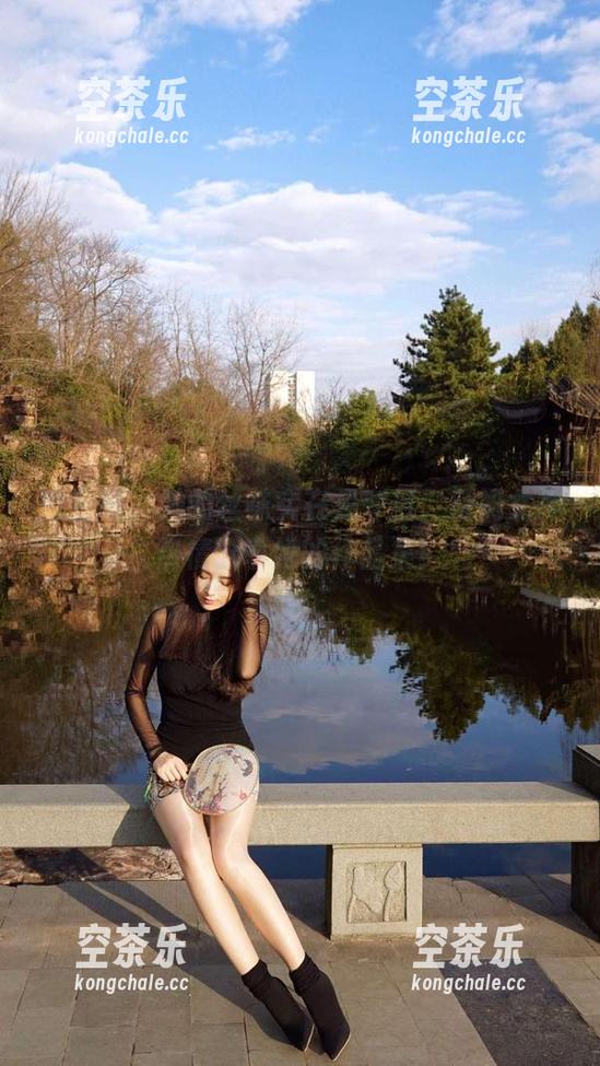 辣妈女神 微密圈 - 她的丝袜实在是夺目,辣妈女神热情分享她的作品集!
