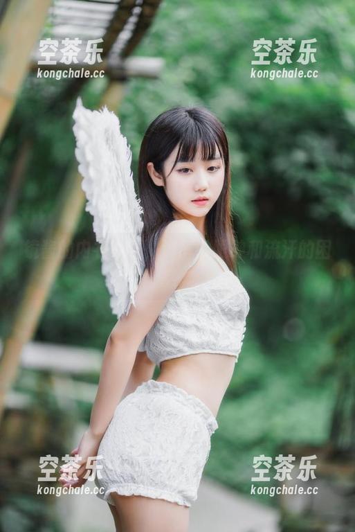 镜酱 镜酱的内衣写真,满屏的眼神和流汗的困惑。