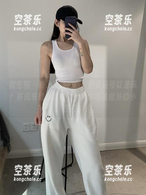 微密圈 - 除了吃喝拉撒，居家还可以是玩！陈佩奇的免费图片，带你瞧瞧意外的小乐趣。
