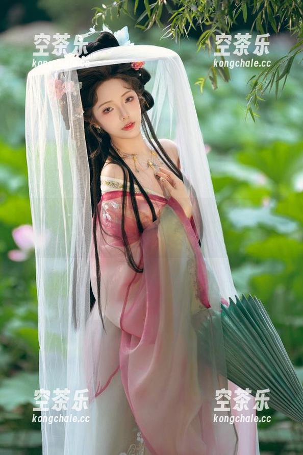 图片里的雯妹不讲道理，居家技巧大公开！你也能在家变身，嘿嘿。