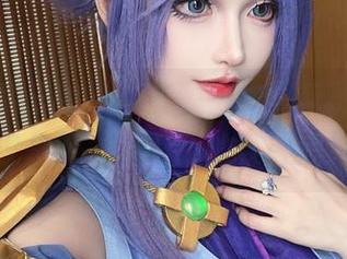 露儿大魔王的泳池资源，水面反射出的不仅是她，更是我的某种期待