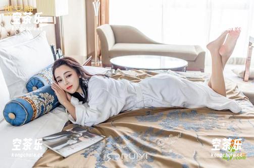 青豆客-罗婉莹 青豆客 - 罗婉莹的豹纹写真图包,质疑声中,总有小惊喜!