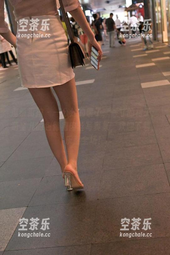 魔镜街拍 - 一公分的镜子，一寸的裙子：萌宝儿的包臀裙肉丝写真集，欢迎下载，乐翻全场！