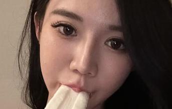 微密圈 – 枣红睡裙飘逸，黎允熙baby在高清写真中竟然有点像梦游！