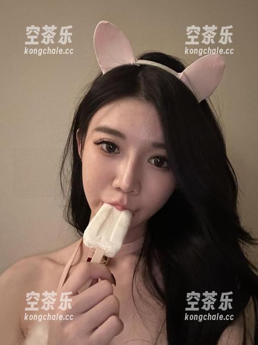微密圈 - 枣红睡裙飘逸，黎允熙baby在高清写真中竟然有点像梦游！